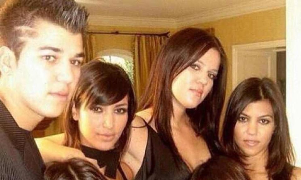 Robas, Kim, Khloe ir Kourtney Kardashianai bei Kendall ir Kylie Jenner