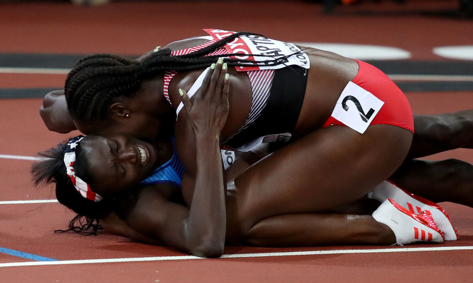 Moterų 100 metrų bėgimo finalas