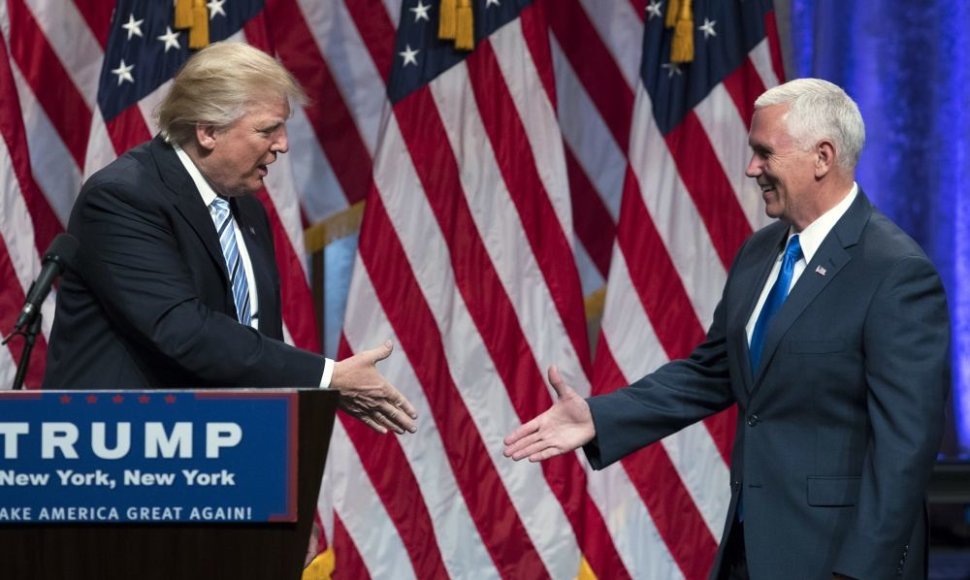 Donaldas Trumpas (karėje) ir Mike'as Pence'as