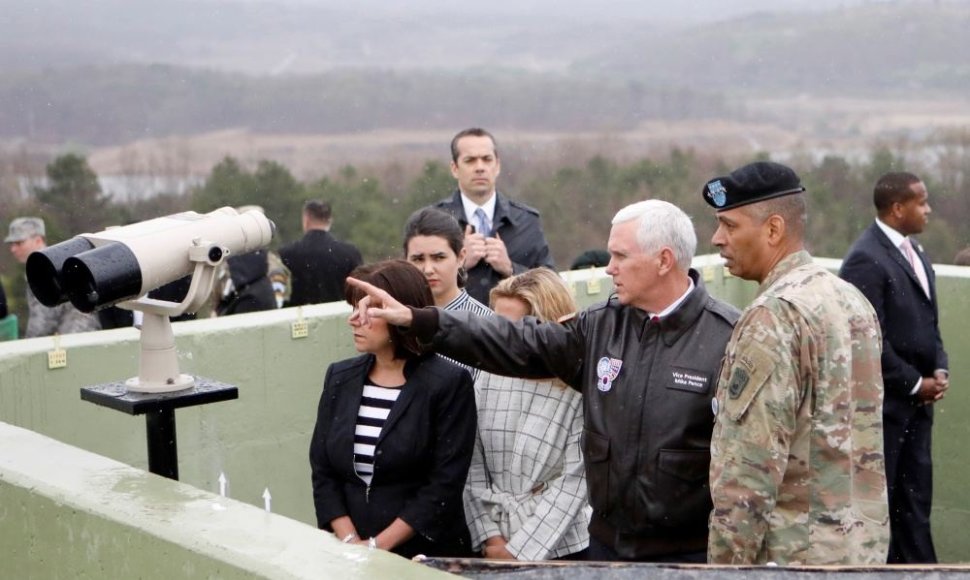 JAV viceprezidentas Mike'as Pence'as lankėsi Pietų Korėjoje