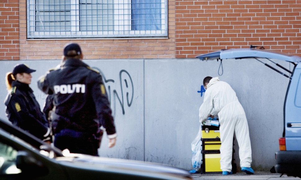 Danijos policija ieško įrodymų Kopenhagoje. / Scanpix Denmark / REUTERS