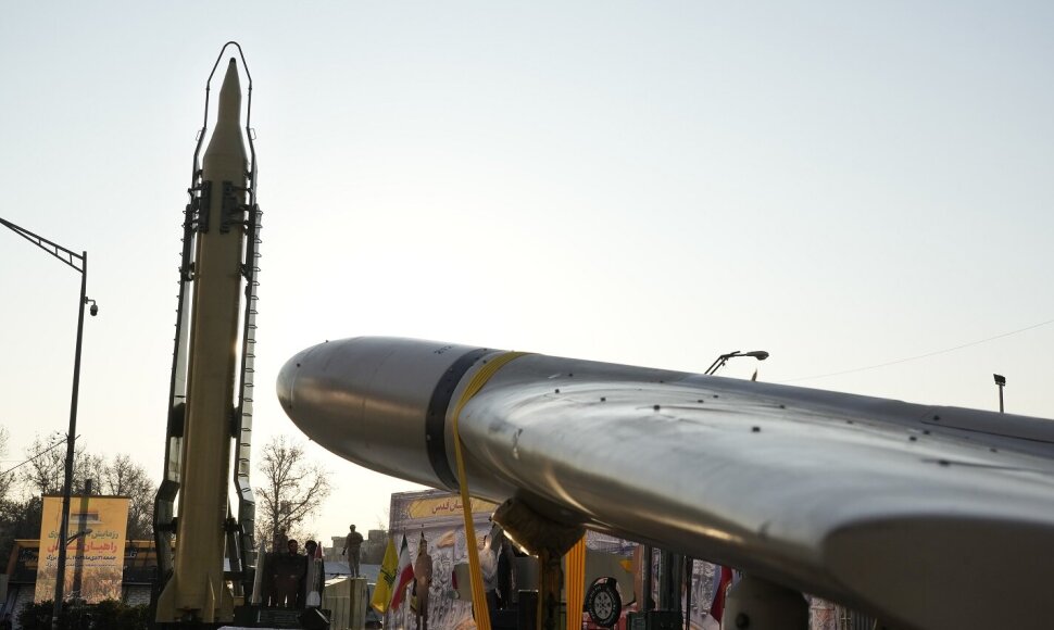 Irano dronas ir raketa / Asociatyvinė nuotr.