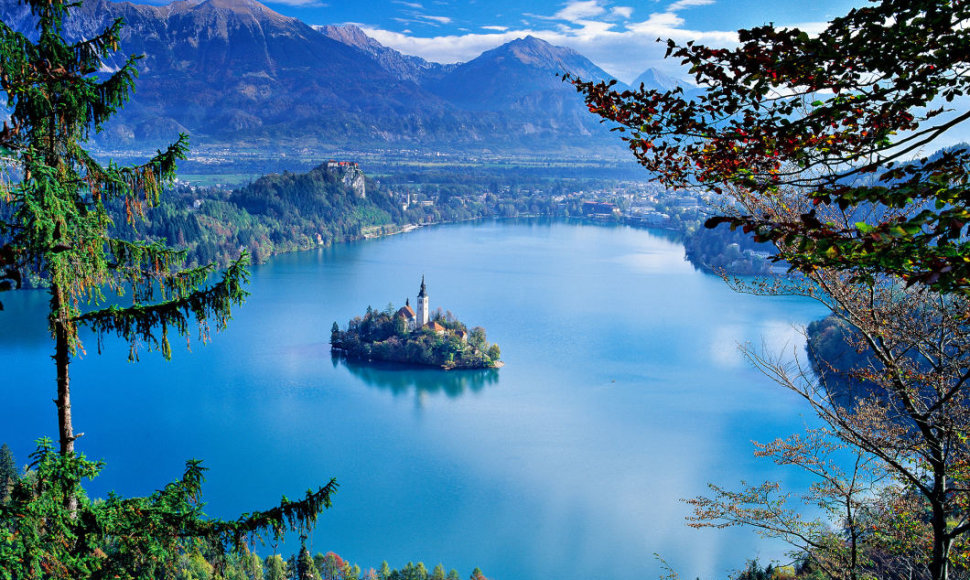 Bledo ežeras su bažnyčia saloje Slovėnijoje