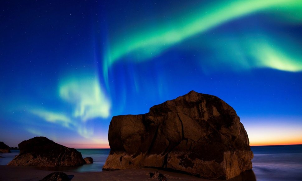 Norvegijos Lofoteno salose šokanti Šiaurės pašvaistė