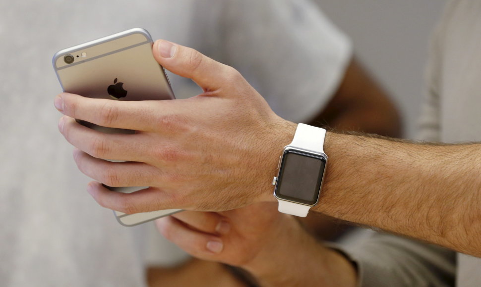 „iPhone 6“ ir „Apple Watch“
