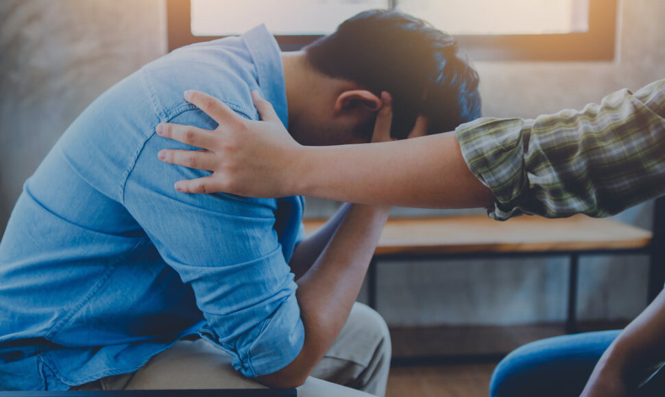 Emoci&scaron;kai pervargęs vyras