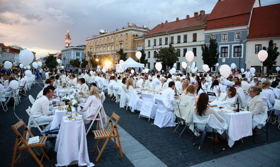 „Vakarienė baltai“ Vilniuje