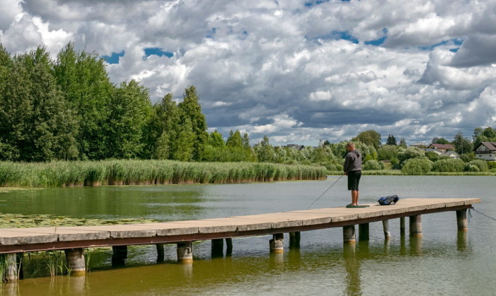 Žvejas prie Vyžuonaičio ežero