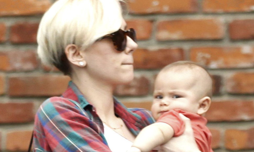 Scarlett Johansson su dukra Rose