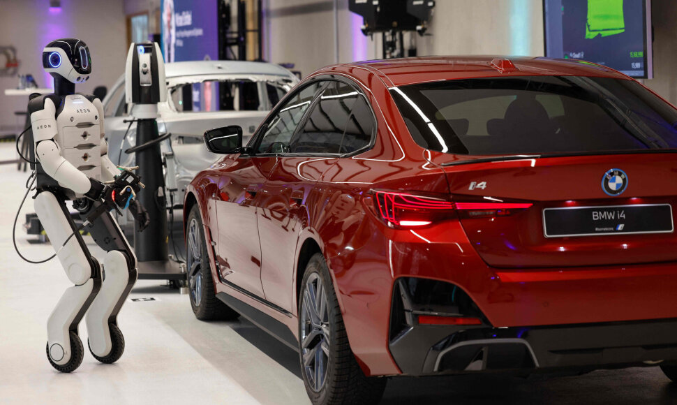 BMW gamykloje Vokietijoje išbandys humanoidinius robotus