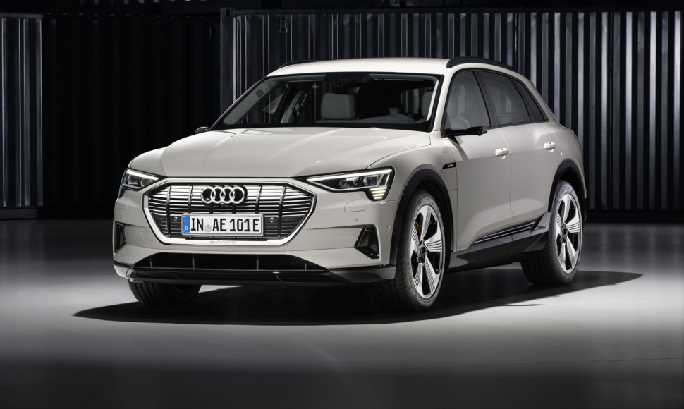 Debiutavo „Audi e-tron“