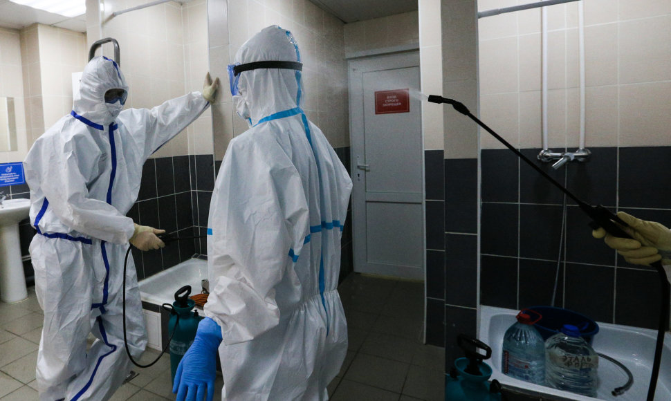 Rusijos medikų darbas per koronaviruso epidemiją šalyje