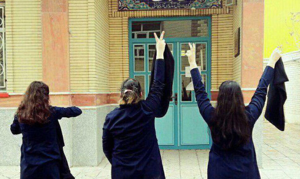 Protestuojančios iranietės
