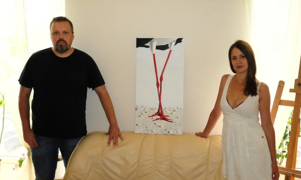 Andrius Užkalnis ir Dovilė Bilkštienė su paveikslu 
