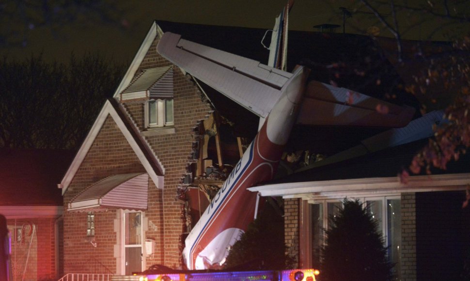 Čikagoje nedidelis lėktuvas nukrito ant lietuvių kilmės senolių namo