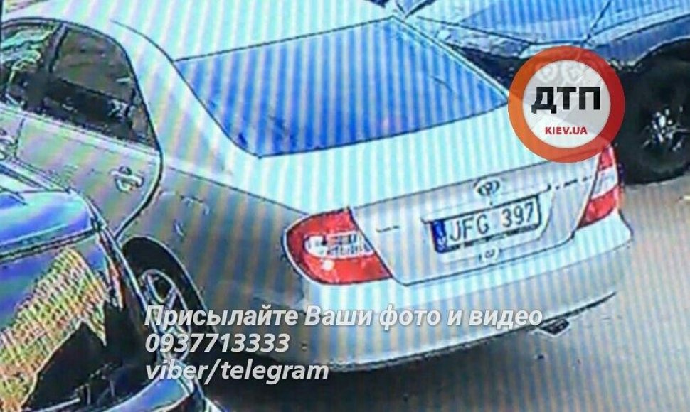 Įtariamų pagrobėjų automobilis su lietuviškais numeriais