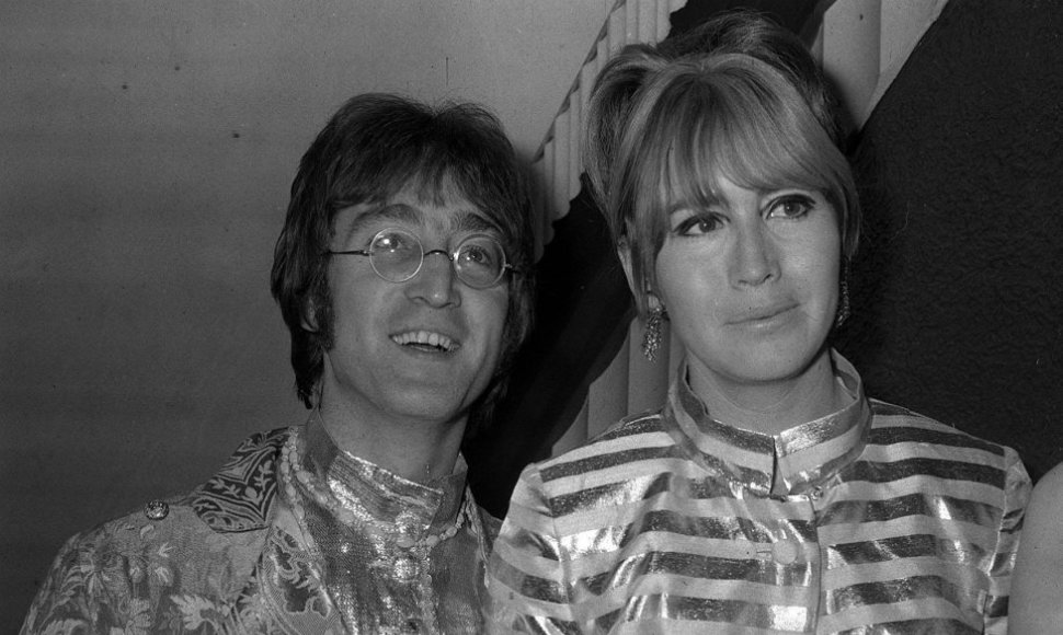 Johnas Lennonas ir Cynthia Lennon (1968 m.)