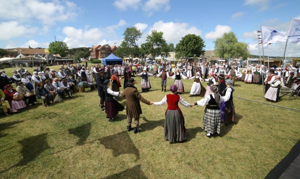 Į Neringą kviečia folkloro festivalis „Tek saulužė ant maračių“