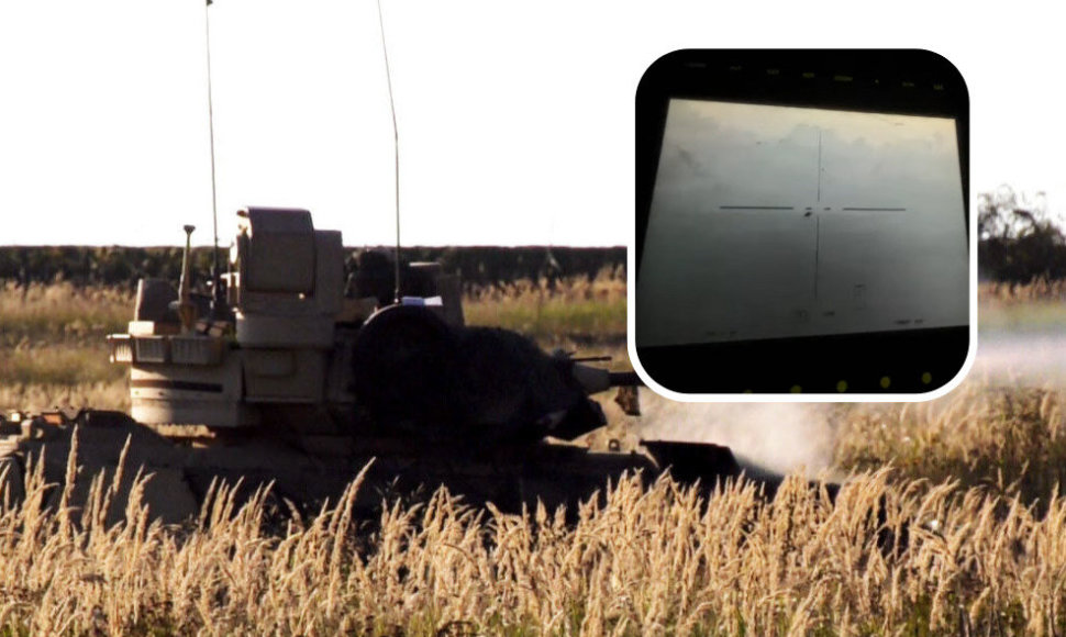 Pėstininkų kovos mašinos „M2 Bradley“ įgula numuša priešo FVP droną