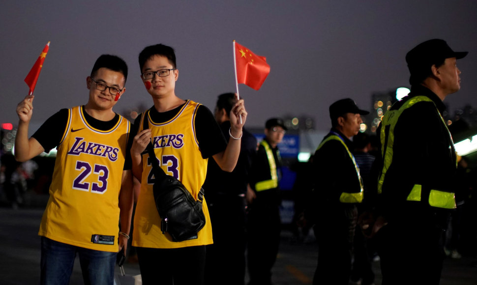 NBA komandų vizitas Kinijoje virto didžiuliu skandalu
