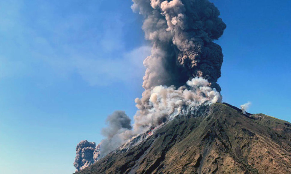Išsiveržė Strombolio ugnikalnis