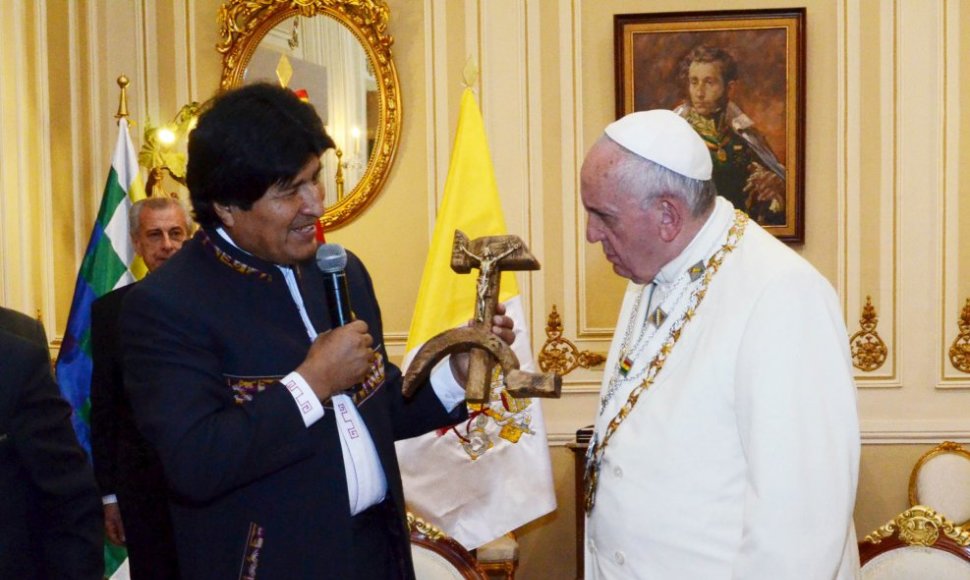 E.Moraleso dovana popiežiui Pranciškui