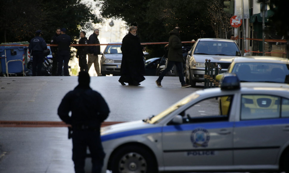 Atėnuose prie bažnyčios driokstelėjus sprogimui sužeistas policininkas