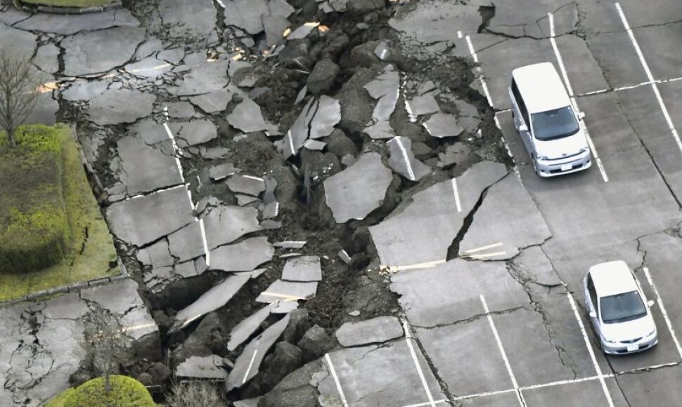 Japonijos žemės drebėjimo padariniai iš oro