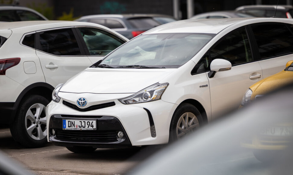 Automobiliai užsienietiškais valstybiniais numeriais