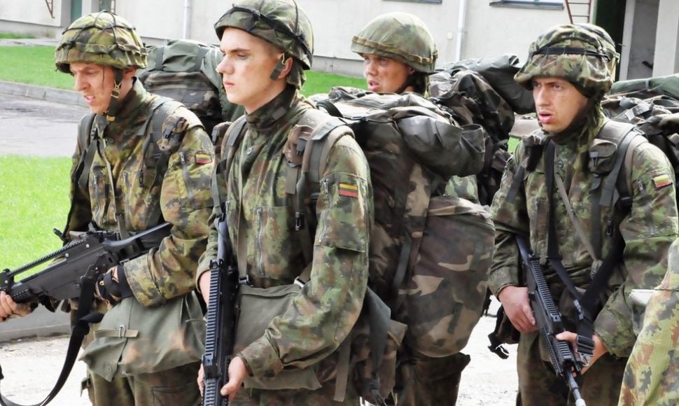 Mokiniai dalyvavo 12 savaičių trukmės Baziniuose kariniuose mokymuose (BKM)