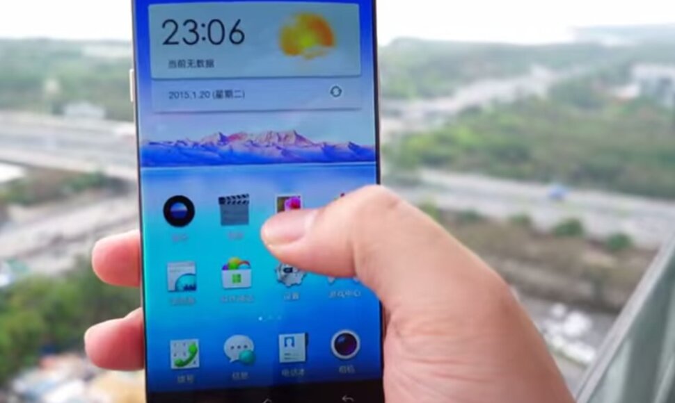 Beveik berėmis išmanusis telefonas „Oppo“