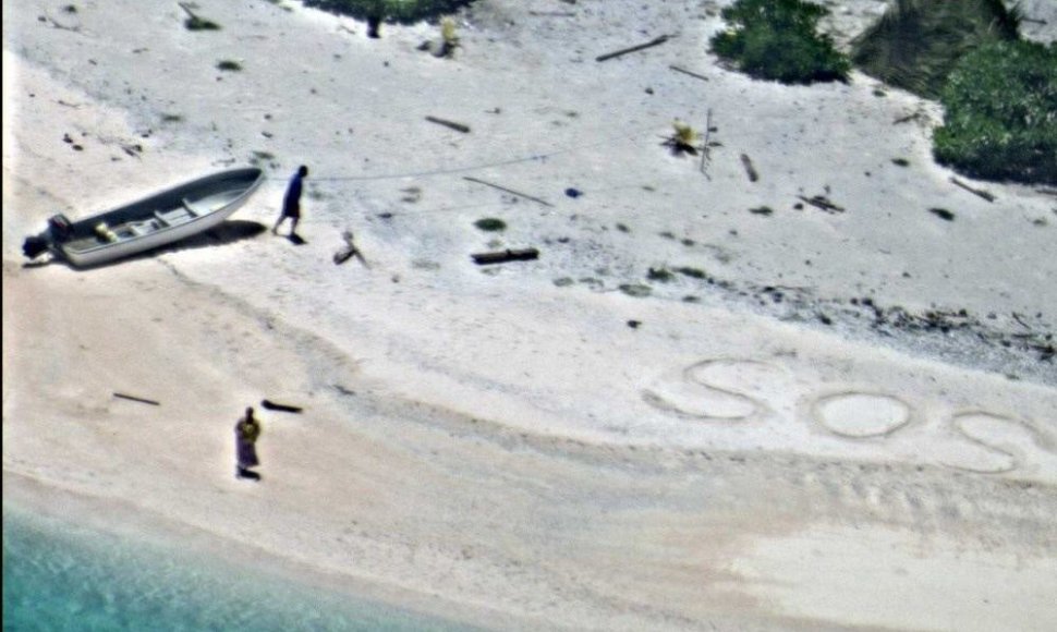 SOS ženklas smėlyje