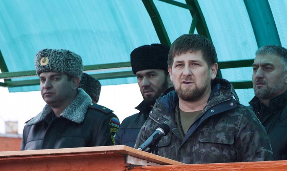 Čečėnijos lyderis Ramzanas Kadyrovas (antras iš dešinės)