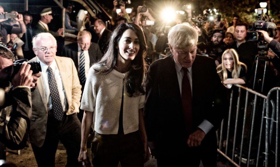 Amal Clooney ir jos šefas Geoffrey Robertsonas Atėnuose