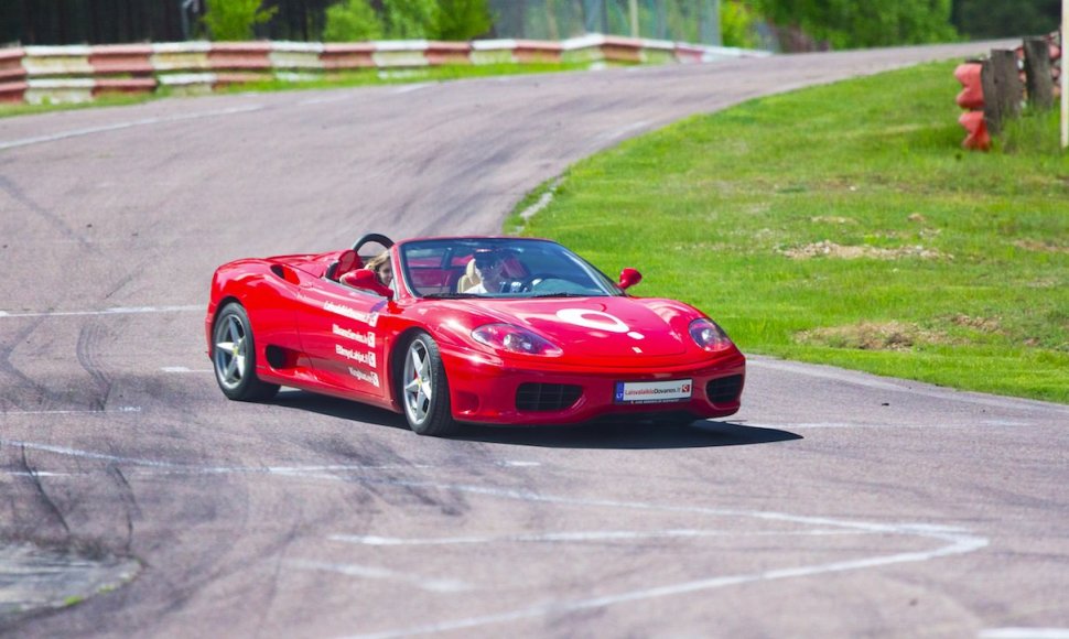 „Ferrari F360“ Kačerginės „Nemuno žiede“