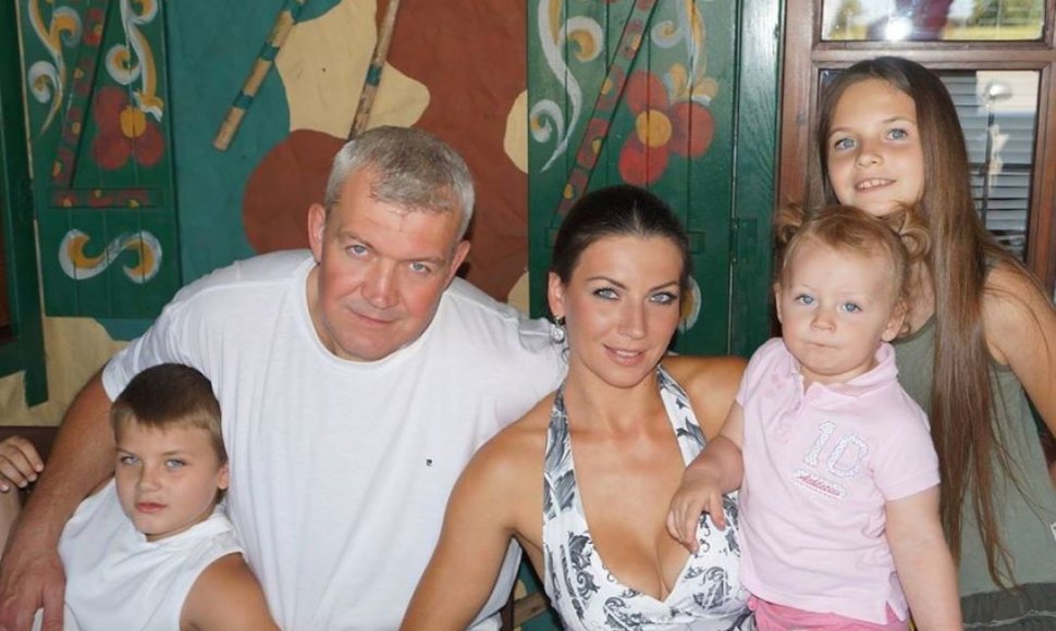 Oleksandras Okunskis su šeima