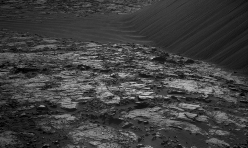 „Curiosity“ nufotografavo Marso kopas