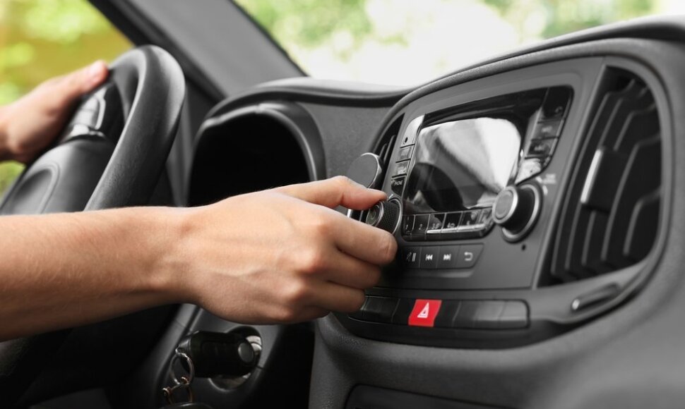 Radijas automobilyje