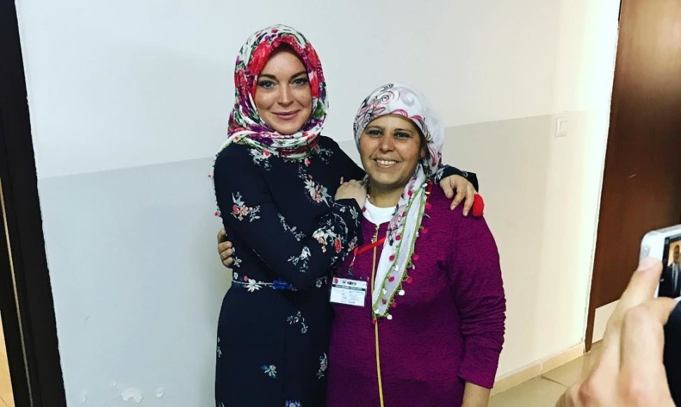 Lindsay Lohan pabėgėlių stovykloje Turkijoje