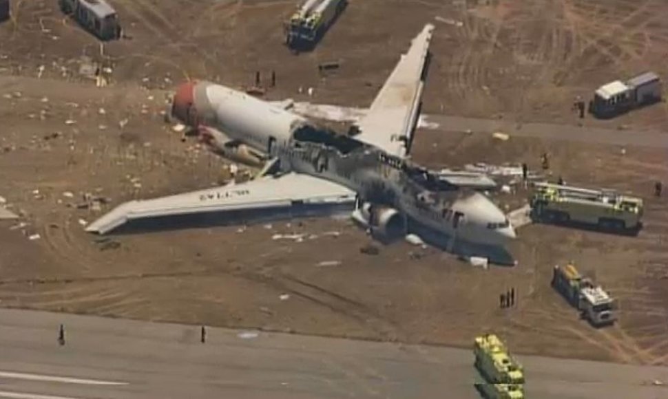 San Francisko oro uoste sudužo iš Seulo skridęs lėktuvas.