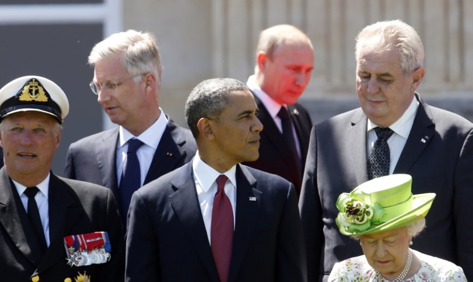 Pasaulio lyderiai, tarp jų - Barackas Obama ir Vladimiras Putinas, išsilaipinimo Normandijoje minėjime Prancūzijoje