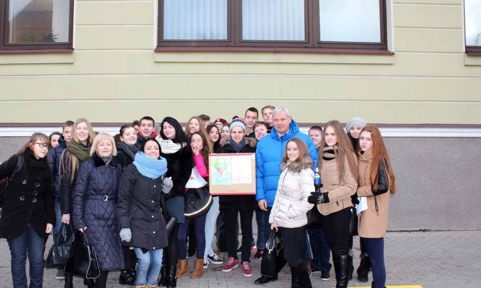 Į Vilnių išlydėta Klaipėdos moksleivių delegacija