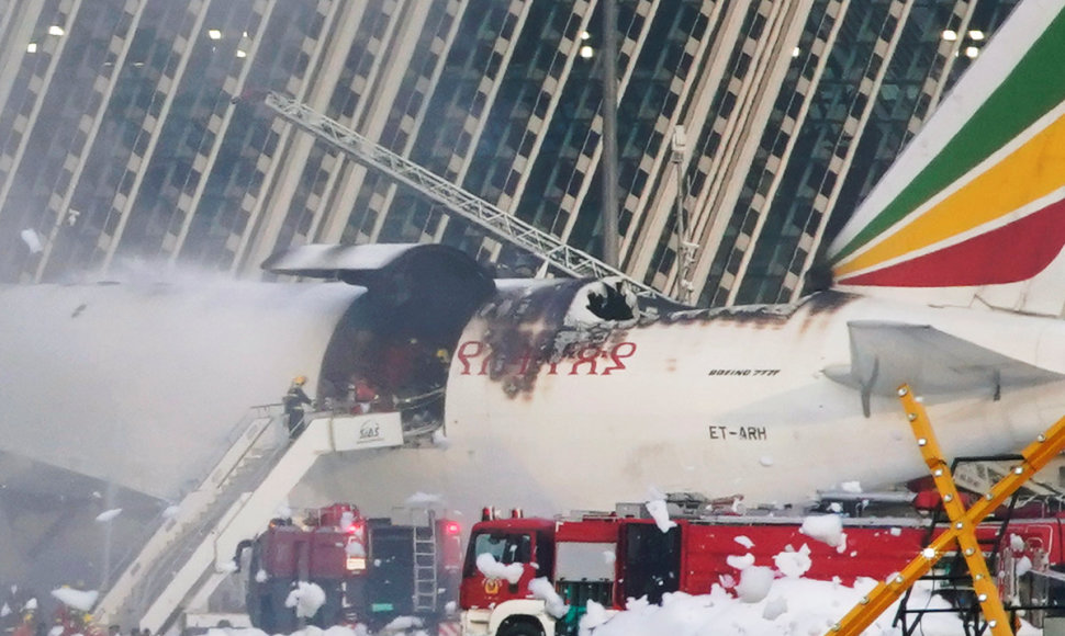 Šanchajaus oro uoste užsidegė krovininis lėktuvas, bet nukentėjusiųjų nėra