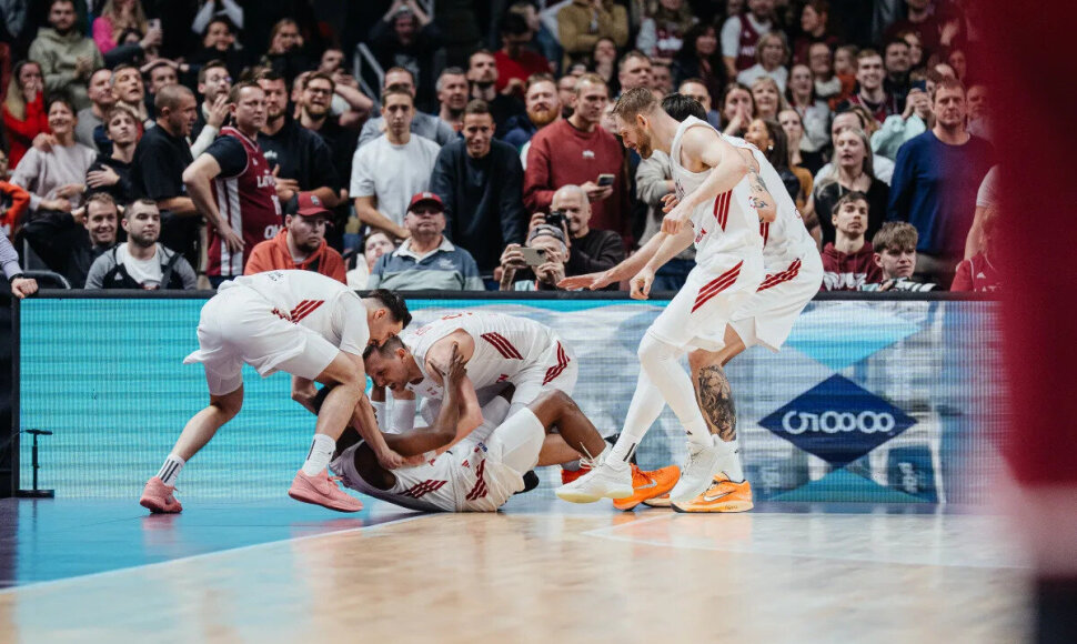 Lenkijos krep&scaron;ininkai sveikina Jordaną Loydą
