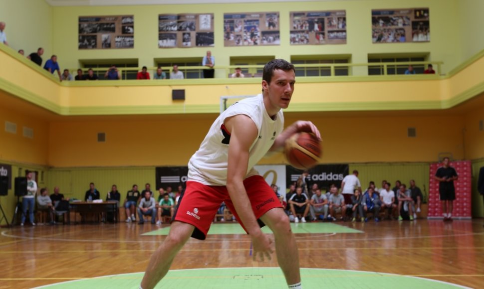 Slovėnijos krepšinio žvaigždė Goranas Dragičius svečiavosi LSU