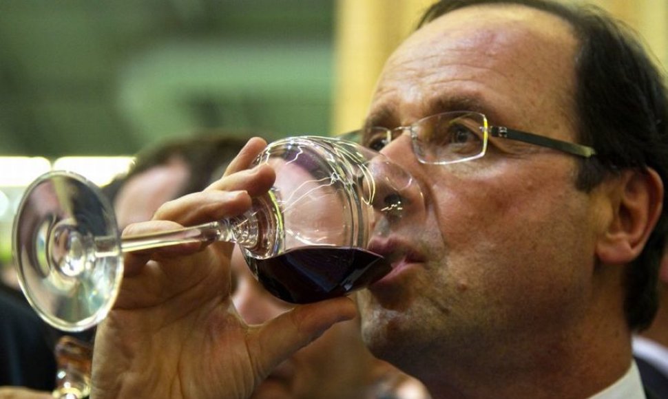 Francois Hollande nusprendė išparduoti dalį vyno kolekcijos, vyno rūmai tikrai nepritrūks. 