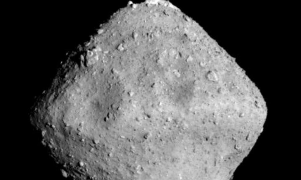 Asteroidas Ryugu, nufotografuotas zondo „Hayabusa 2“