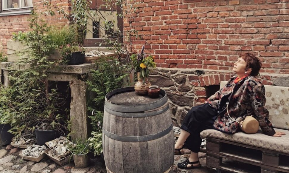 Sondra Simana prie baro &bdquo;Bohema&ldquo;