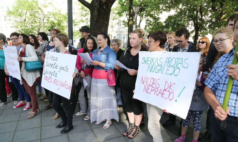 „Gyvenimas per brangus“ demonstracija Vilniuje