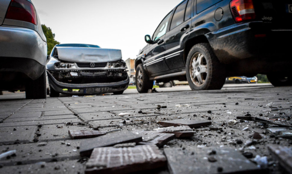 „Volkswagen“ taranavo „Aibės“ sieną.